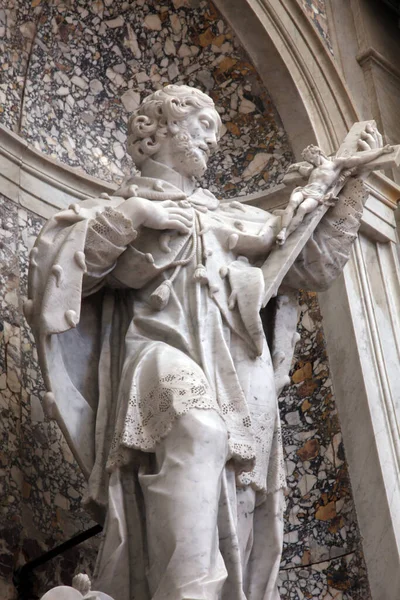 Statua Una Donna Nella Chiesa Della Notre Dame Cattedrale Parigi — Foto Stock