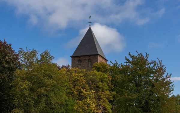 Pohled Kostel Jana Křtitele Německé Vesnici Nideggen Podzim — Stock fotografie