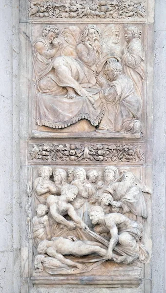 アイザックはエルコールSeccadenariによってジェイコブを祝福し アミーコ アスペルティーニによってジェイコブの妻の埋葬 ボローニャのサンペトロニオ大聖堂の左ドア イタリア — ストック写真