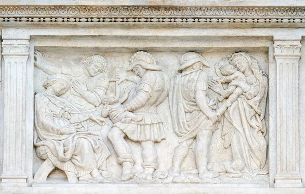 Niewinna Masakra Płaskorzeźba Portalu Bazyliki Piotra Bolonii Włochy — Zdjęcie stockowe