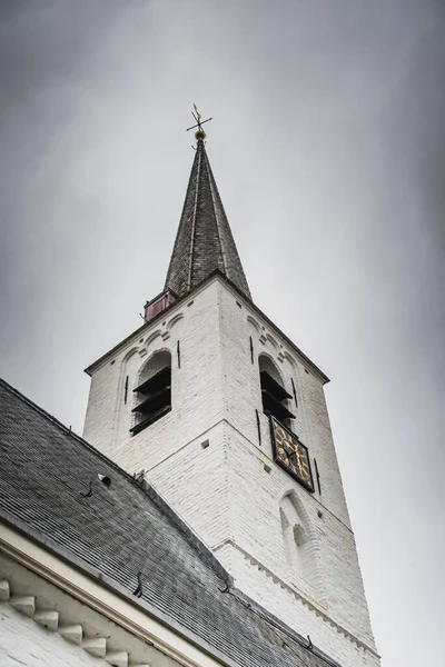 Weiße Kirche Noordwijkerhout Den Niederlanden Bei Bewölktem Himmel — Stockfoto