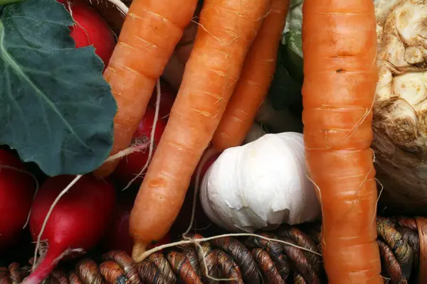 Sayuran Segar Pada Latar Belakang Kayu — Stok Foto