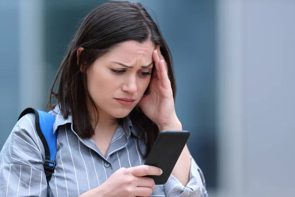 Jeune Femme Avec Téléphone Portable — Photo