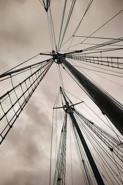 Mâts Vieux Bateaux Contre Ciel Orageux — Photo