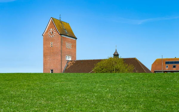 Zdjęciu Kościół Tamą Wyspie Baltrum Niemczech — Zdjęcie stockowe