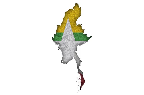 Karta Och Flagga Över Myanmar Väderbiten Betong — Stockfoto