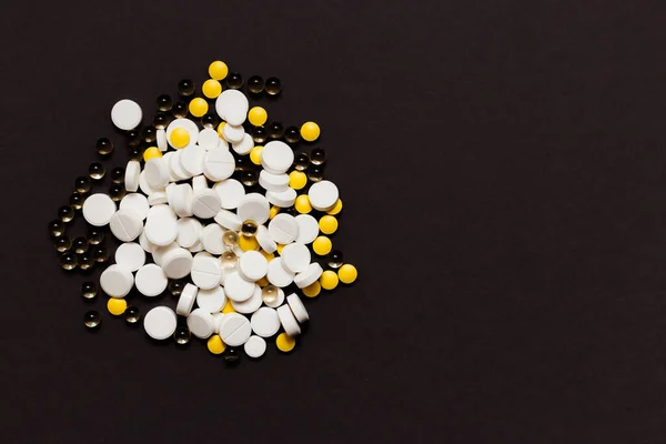Φάρμακα Που Βγαίνουν Σκούρο Γκρι Φόντο Πάνω Άποψη Επίπεδη Lay — Φωτογραφία Αρχείου