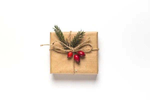 크리스마스 크리스마스 선물로 만들어 프레임 소나무 평평하게 위에서 바라본 — 스톡 사진
