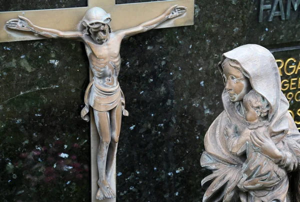 Virgin Mary Baby Jesus Looks Jesus Crucified Cross Cemetery Hohenberg — Stock Photo, Image