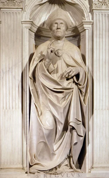 Estatua San Regulus Altar Catedral San Martín Lucca Italia —  Fotos de Stock