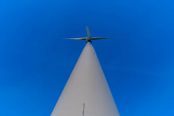 Windkraftanlage Blauen Himmel — Stockfoto