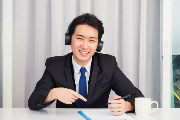 Arbete Hemifrån Asiatisk Ung Affärsman Bära Kostym Video Konferenssamtal Eller — Stockfoto
