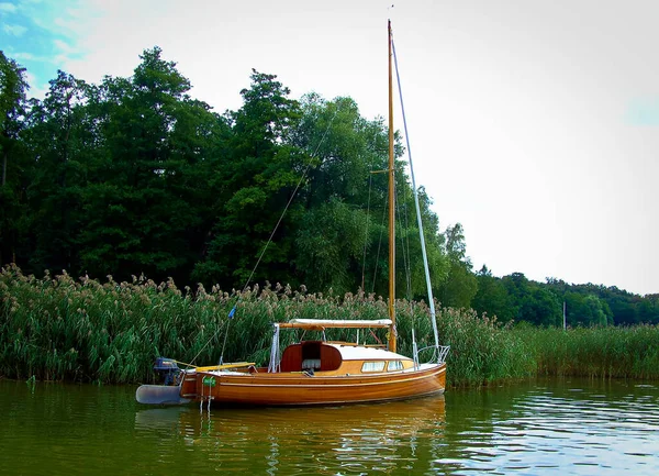 湖のレガッタの帆船 — ストック写真