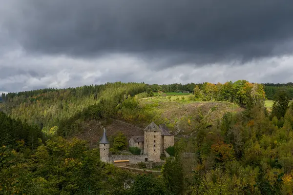 Castle Reinhardstein Belgium Byn Heter Robertsville Hösten — Stockfoto