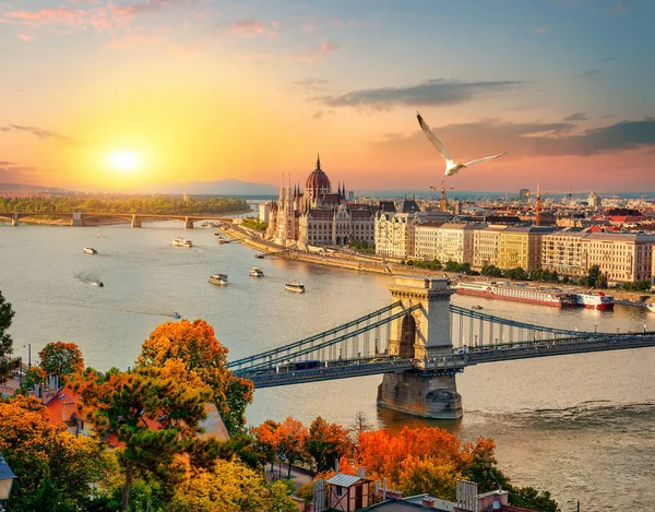 Budapest Węgry Lipiec 2018 Widok Węgierski Parlament Dunaj — Zdjęcie stockowe