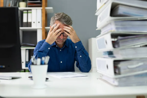 Empregado Triste Cansado Infeliz Com Trabalho Fiscal — Fotografia de Stock