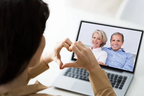 Videokonferens Samtal Med Föräldrar Laptop Hemma — Stockfoto