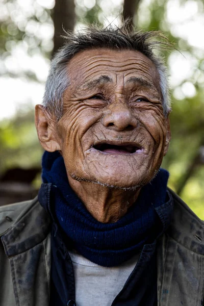 笑顔の老人の肖像画 — ストック写真
