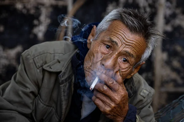 Viejo Vagabundo Sucio Con Barba — Foto de Stock