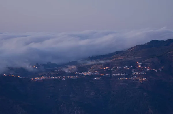 석양과 구름의 바다에 아르테 나라의 마을이다 카나리아 카나리아 스페인 — 스톡 사진