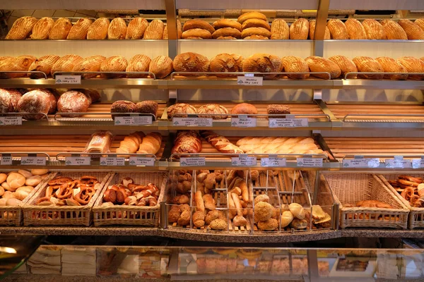 Panadería Moderna Con Diferentes Tipos Pan Pasteles Bollos Rosenberg Alemania —  Fotos de Stock