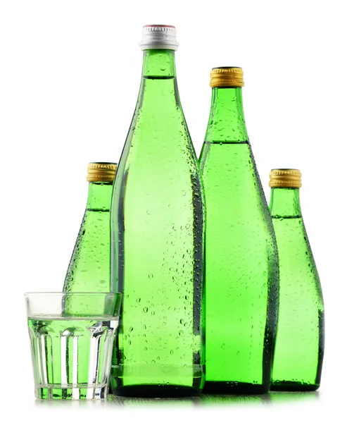 Üvegek Ásványvíz Izolált Fehér Alapon — Stock Fotó