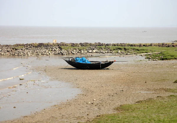 Boten Van Vissers Gestrand Modder Bij Kust Van Baai Van — Stockfoto