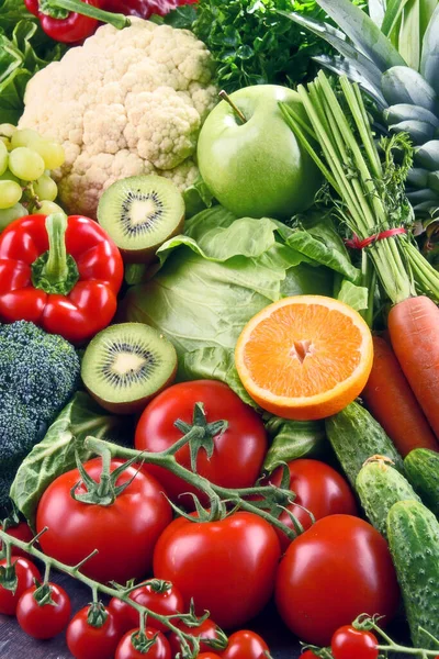 Frisches Gemüse Und Obst Auf Weißem Hintergrund — Stockfoto