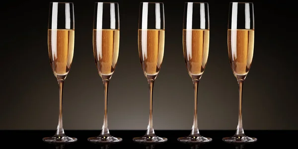 Bicchieri Champagne Con Bicchiere Vino Sfondo Nero — Foto Stock