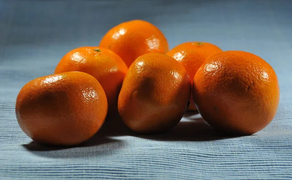 Tangerinas Maduras Frescas Fundo Madeira — Fotografia de Stock