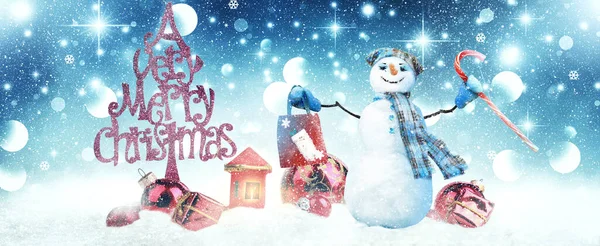 Glücklicher Schneemann Steht Winterlicher Weihnachtslandschaft — Stockfoto