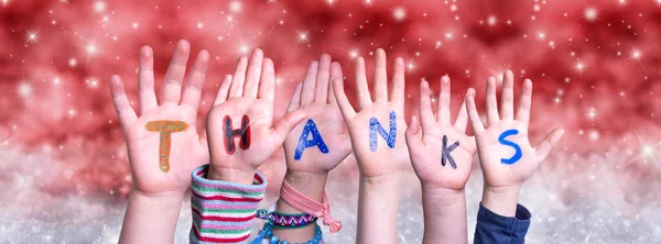 Дети Строят Красочное Английское Слово Спасибо Red Snowy Christmas Background — стоковое фото
