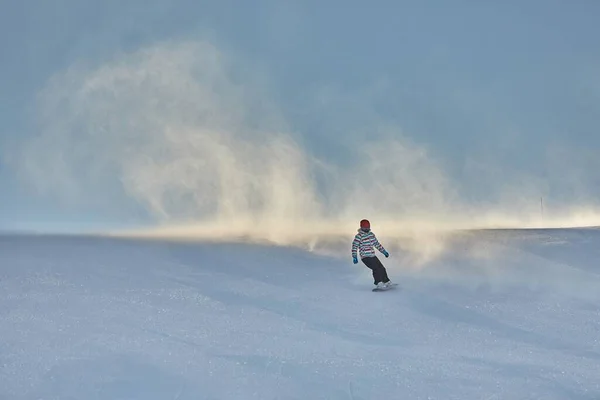 Uomo Sciare Sulla Neve Montagna — Foto Stock