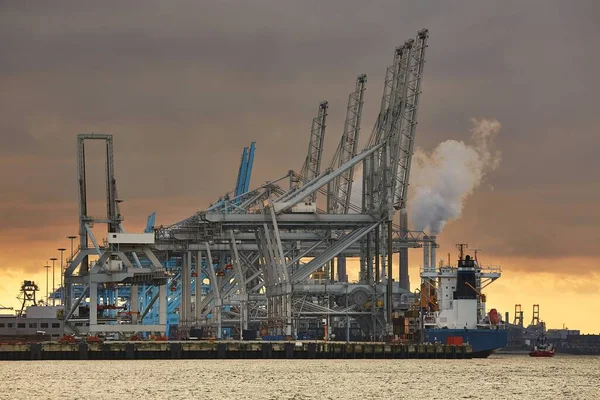 Industrihamn Lastfartyg Kranar Och Containrar — Stockfoto