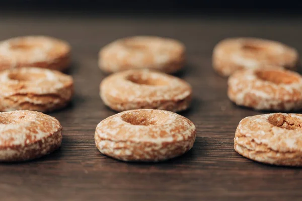 Όμορφη Πολλά Bagels Και Gingerbreads Βρίσκονται Ένα Καφέ Φόντο — Φωτογραφία Αρχείου