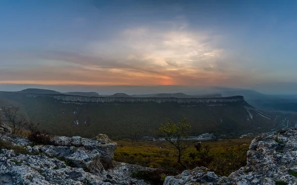 Hory Lesy Krymu Jehličnaté Listnaté Stromy Kopcích Hor Skal — Stock fotografie