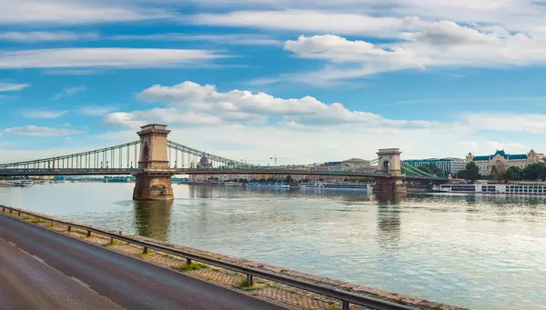 Budapeşte Hungary July 2019 Akşamları Danube Nehri Manzarası Zincir Köprü — Stok fotoğraf