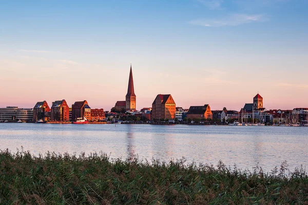 Vista Sobre Rio Warnow Para Cidade Rostock Alemanha — Fotografia de Stock