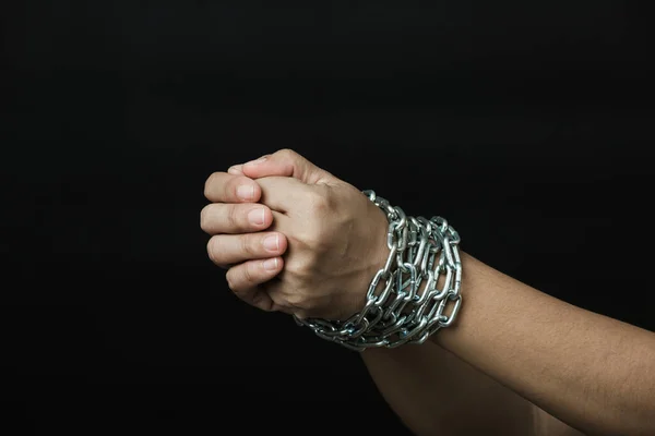 Köle Kadın Çelik Zincir Siyah Arka Planla Bağlanmış Elleri Bağlı — Stok fotoğraf