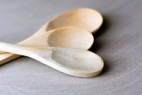 Grupo Cucharas Cocina Madera Dispuestas Sobre Una Mesa Mármol Gris — Foto de Stock