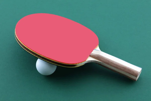 Table Tennis Bat White Ball Green Table Ping Pong Paddle — Stock Photo, Image