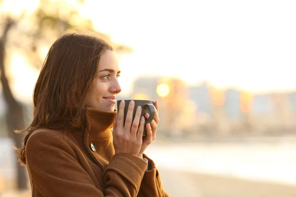 Satisfied Woman Drinking Coffee Wearing Jacket Beach Winter Looking Away — Stock Photo, Image