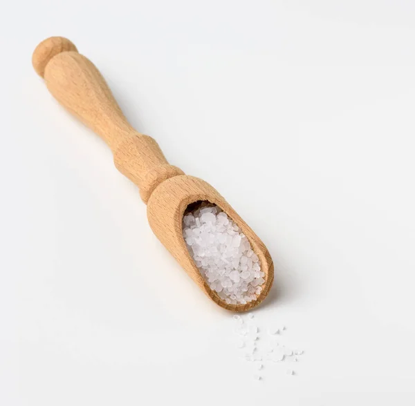 Large Crystals White Sea Salt Brown Wooden Spoon Top View — Stock Photo, Image