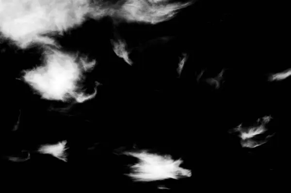 배경을 배경으로 분리되어 구름들로 이루어진 — 스톡 사진