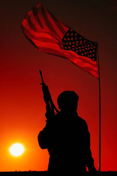 Silueta Pěchoty Americké Armády Střelec Speciálních Jednotek Bojové Přilbě Ozbrojená — Stock fotografie