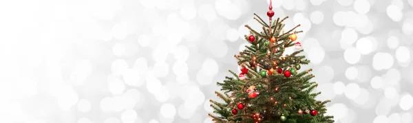 Árbol Navidad Con Luces Rojas Blancas Sobre Fondo Claro — Foto de Stock