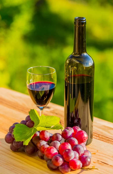 Vino Rosso Uva Tavolo Legno — Foto Stock