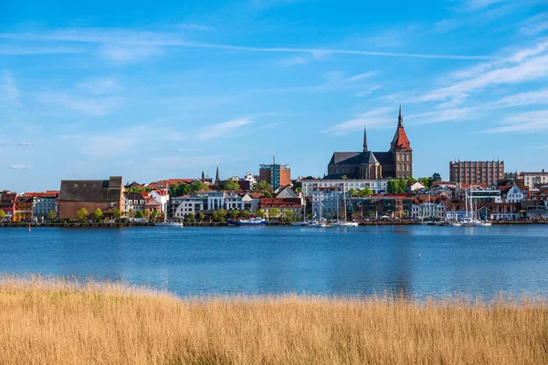 Vista Sobre Río Warnow Ciudad Hanseática Rostock Alemania —  Fotos de Stock