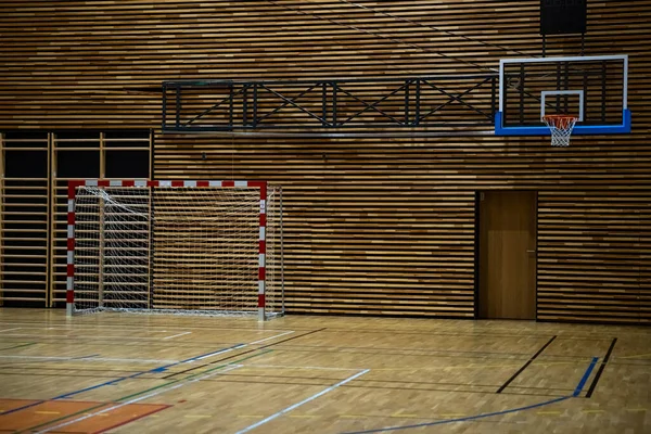 Basket Ball Dans Gymnase Scolaire Moderne — Photo