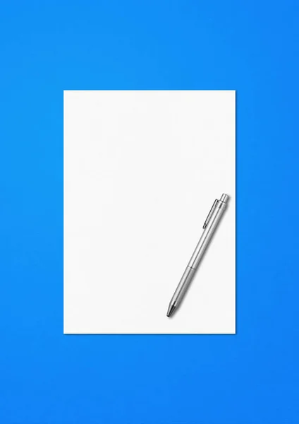 Пустой Лист Бумаги Формата Шаблон Макета Ручки Изолированы Синем Фоне — стоковое фото